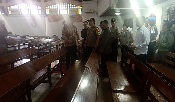 polisi-dan-tni-cek-kesiapan-natal-di-katedral-santo-petrus-bandung