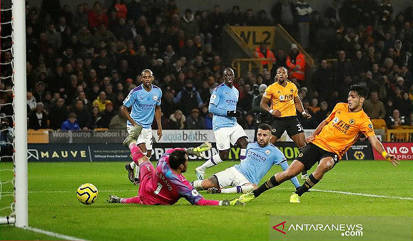 setelah-jungkalkan-man-city-striker-wolves-peringatkan-liverpool