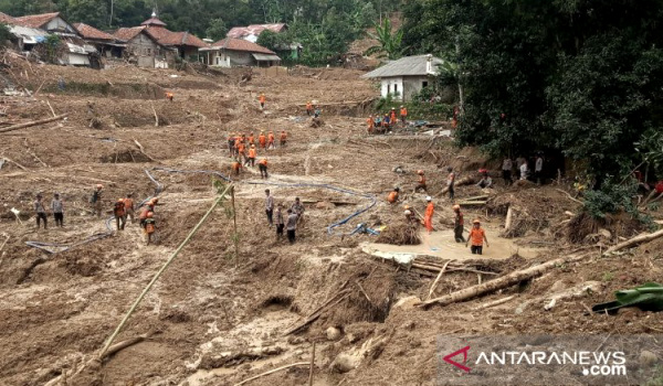 pencarian-3-korban-longsor-di-sukajaya-bogor-masih-nihil