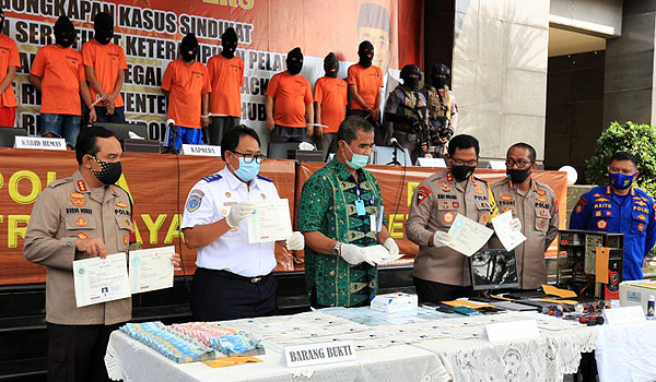 polisi-bongkar-sindikat-pemalsu-sertifikat-keterampilan-pelaut