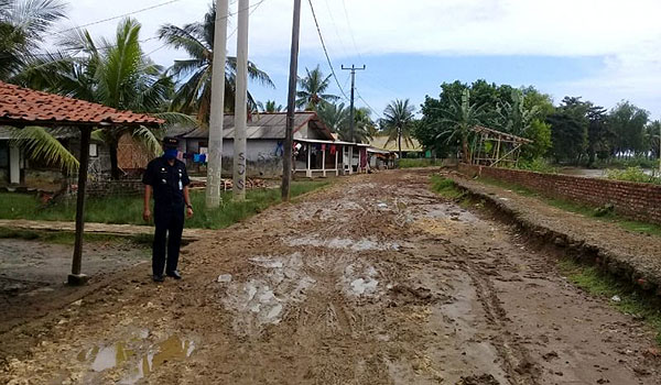 jalan-rusak-parah-warga-muaragembong-minta-pemkab-bekasi-turun-tangan