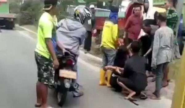 video-pemalak-tewas-ditembak-sopir-truk