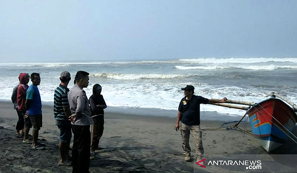 tim-gabungan-cari-nelayan-cianjur-yang-tenggelam-di-pantai-lugina