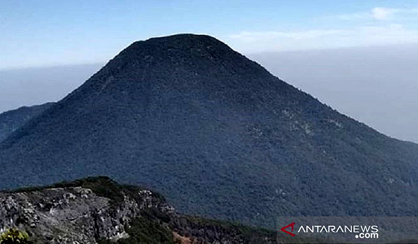 cegah-covid-19-jalur-pendakian-di-gunung-gede-pangarango-ditutup