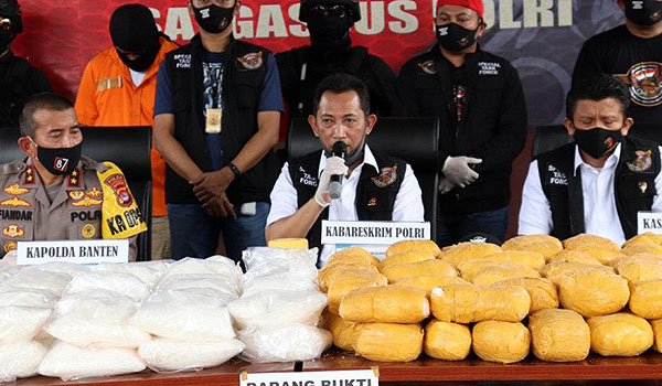 bareskrim-polri-amankan-821-kg-sabu-dari-ruko-di-kota-serang