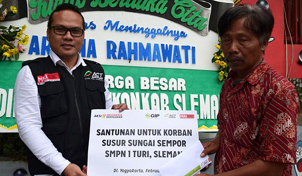 lembaga-kemanusiaan-act-santuni-keluarga-korban-hanyut-sungai-sempor