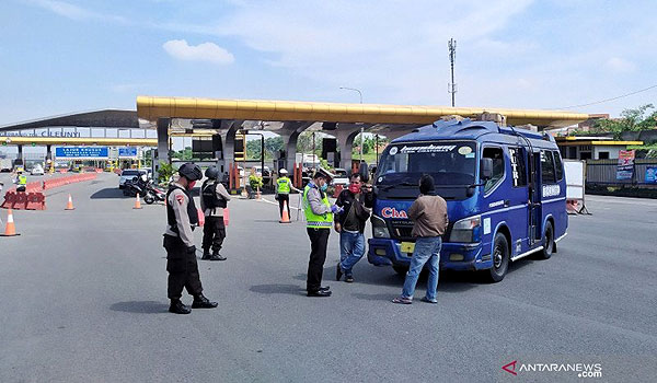 polda-jabar-halau-72-ribu-kendaraan-pemudik