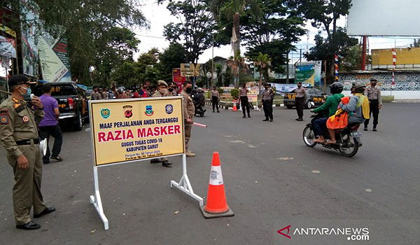 denda-rp100-ribu-kepada-pelanggar-prokes-di-garut-mulai-berlaku