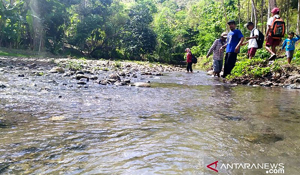 warga-kecamatan-leles-desak-pemkab-cianjur-bangun-jembatan-permanen