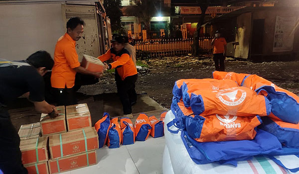 pemprov-jabar-beri-layanan-darurat-kepada-korban-banjir-bekasi