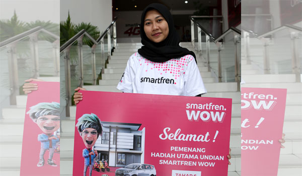 mahasiswi-undip-raih-hadiah-rumah-rp1-miliar-dari-smartfren