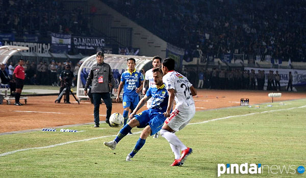 gol-cepat-lilipaly-runtuhkan-mental-persib-robert-antiklimaks