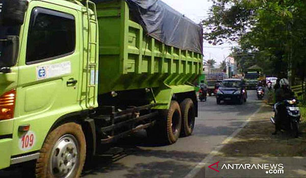 pemkab-bekasi-batasi-jam-operasional-truk-pengangkut-tanah