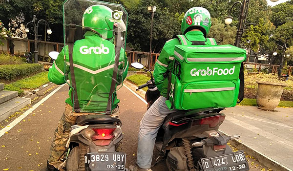 disaksikan-langsung-mang-oded-grab-simulasi-protokol-layanan-grabbike