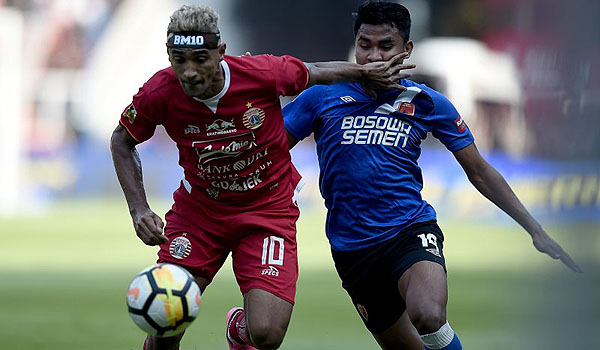 pelatih-persib-ungkap-alasan-barter-ezechiel-dengan-bruno-matos