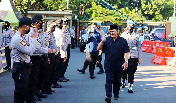 jadi-penjaga-bandung-tim-prabu-peroleh-kadeudeuh-dari-mang-oded