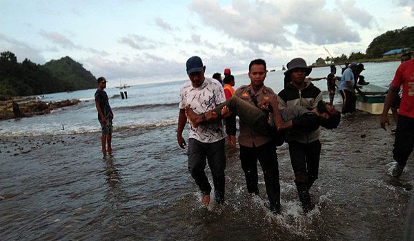 perahu-rombongan-pengantar-jenazah-terbalik-5-orang-meninggal