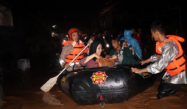 diguyur-hujan-deras-3-kecamatan-di-sumedang-terendam-banjir