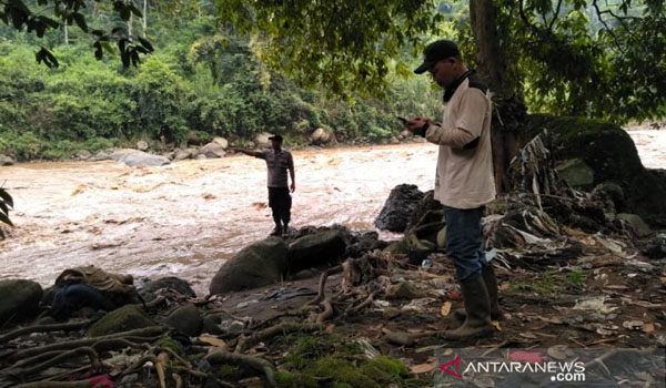 seorang-warga-garut-terseret-arus-sungai-cimanuk-saat-memancing