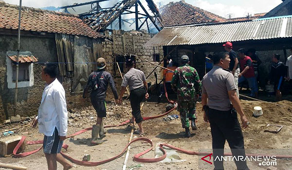 delapan-rumah-di-cianjur-hangus-terbakar-akibat-korsleting-listrik