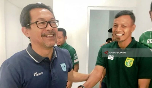 persebaya-tunjuk-aji-santoso-gantikan-wolfgang-pikal