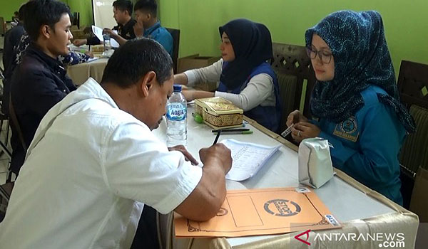 ratusan-calon-kades-di-kabupaten-sukabumi-jalani-tes-urine