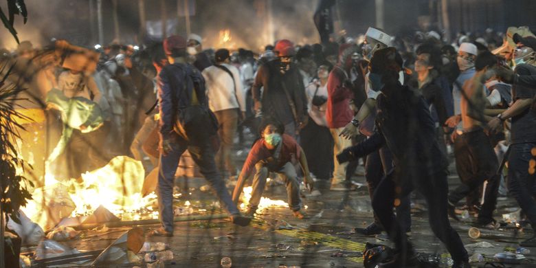polda-metro-jaya-tangkap-1240-massa-anarkis-di-jakarta