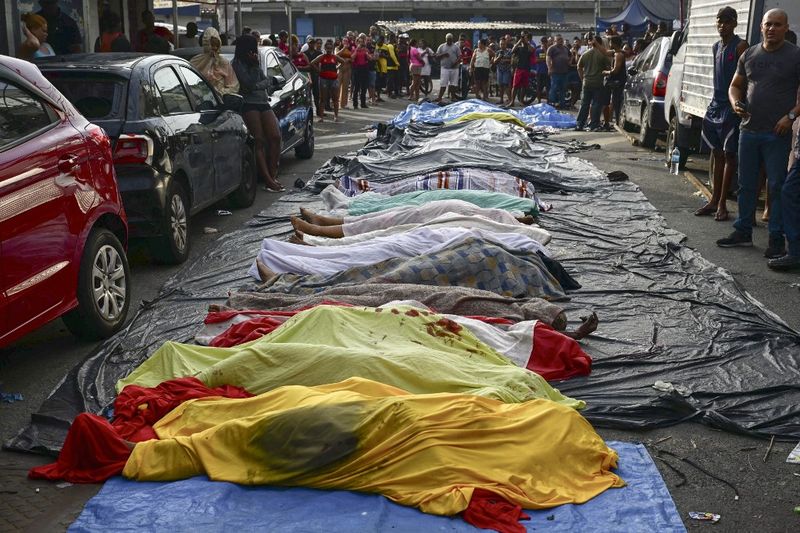 operasi-polisi-di-rio-berujung-maut-64-orang-tewas-di-dua-favela