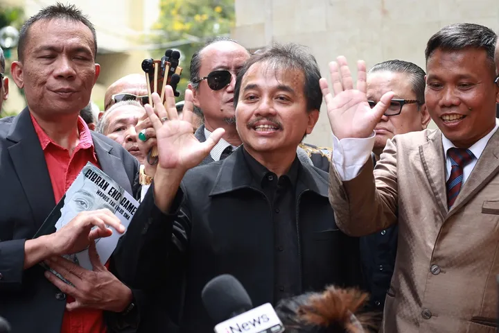 roy-suryo-klaim-temukan-kejanggalan-di-skripsi-jokowi