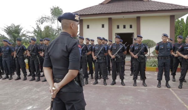 60-anggota-brimob-kejar-teroris-kelompok-ali-kalora