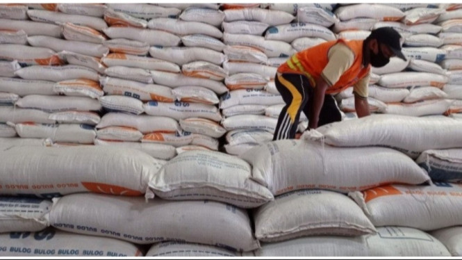 redam-gejolak-harga-pemerintah-guyur-250-ribu-ton-beras-ke-pasar