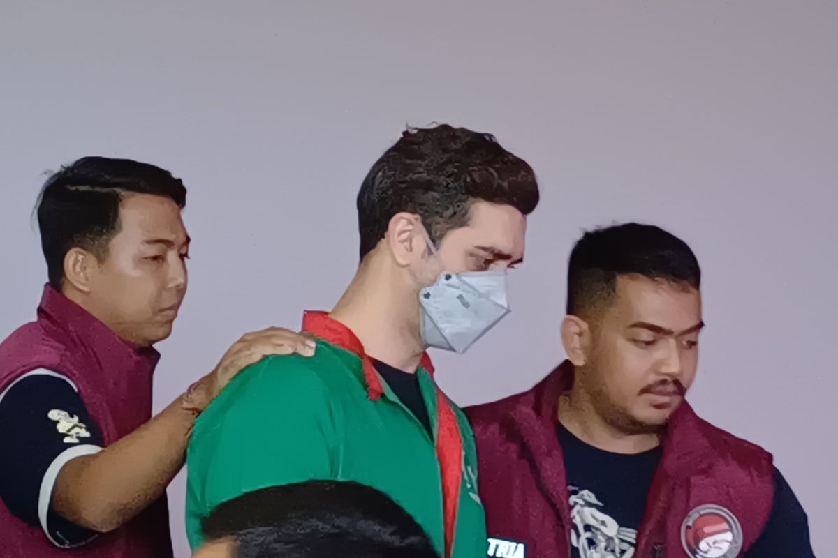 aktor-fachry-albar-terjerat-kasus-narkoba-jalani-6-bulan-rehabilitasi