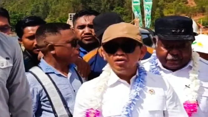 cek-langsung-bahlil-sambangi-tambang-nikel-di-raja-ampat