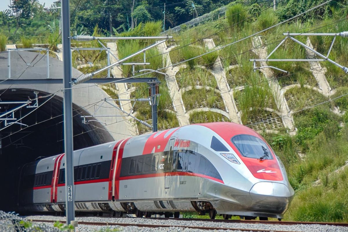 penumpang-whoosh-naik-jelang-akhir-libur-lebaran