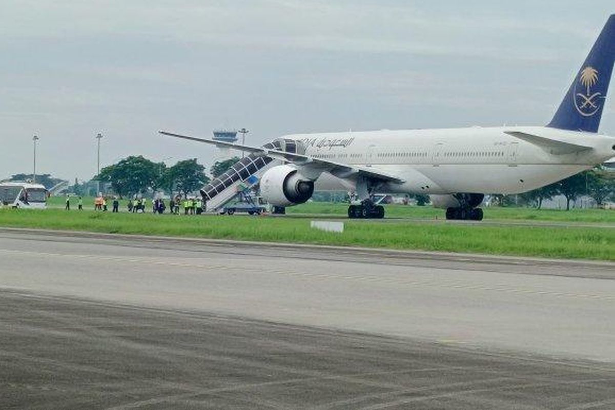 saudia-airlines-mendarat-mendadak-di-kualanamu-karena-ancaman-bom