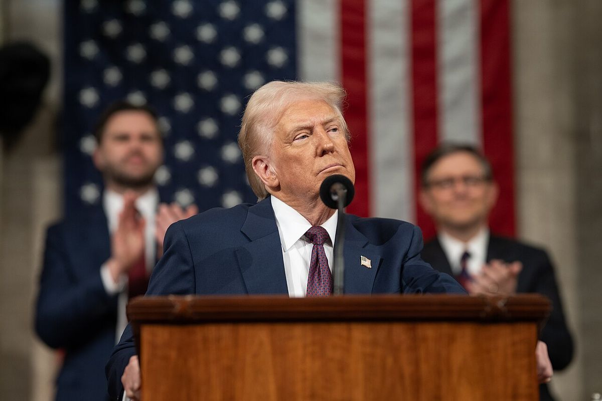 moskow-tanggapi-santai-ancaman-trump-terapkan-tarif-100-persen