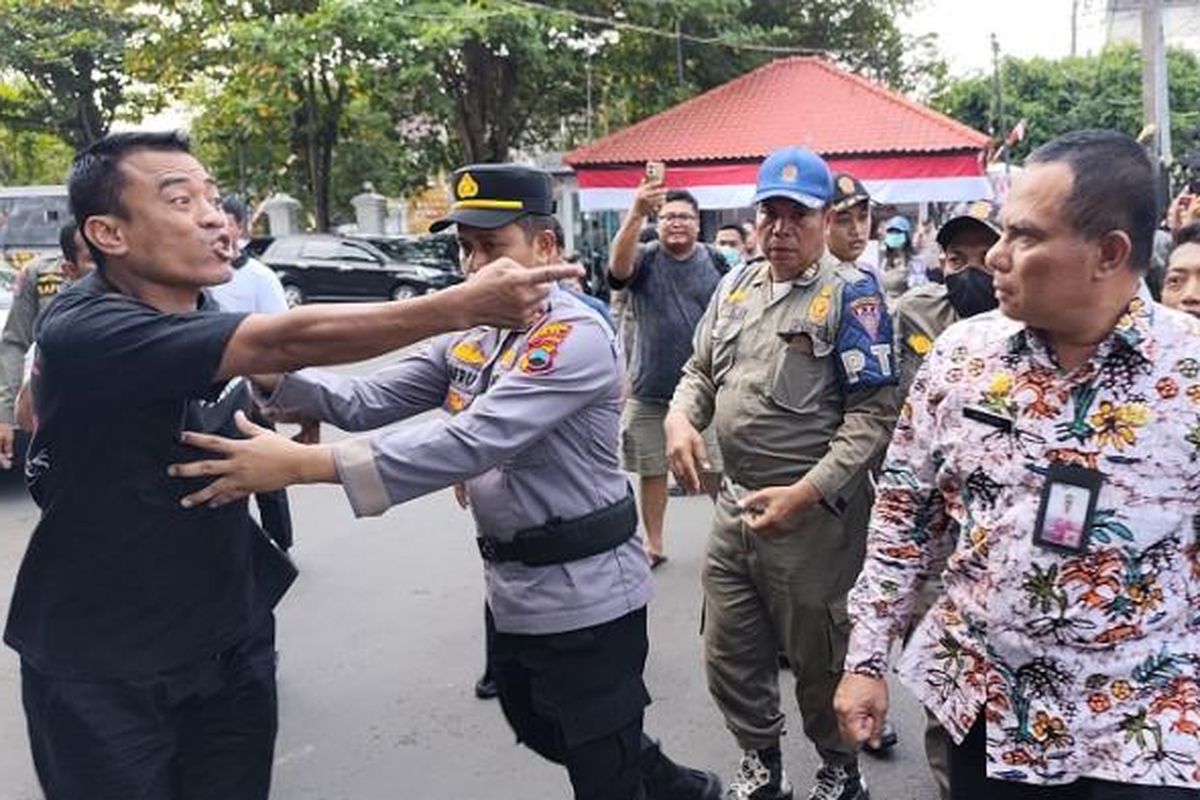 bupati-pati-umumkan-kenaikan-pbb-250-persen-warga-menolak