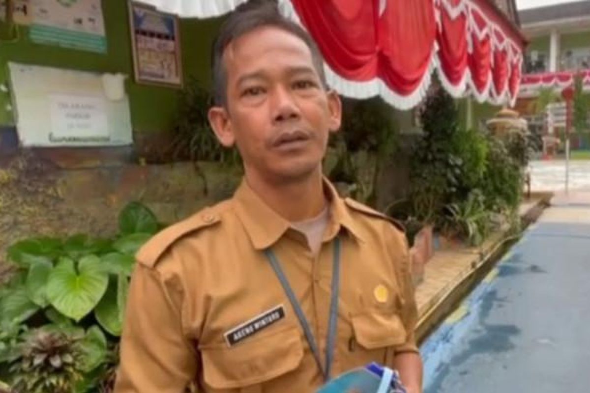 tak-jadi-dicopot-satpam-smpn-1-prabumulih-dihadiahi-motor-listrik