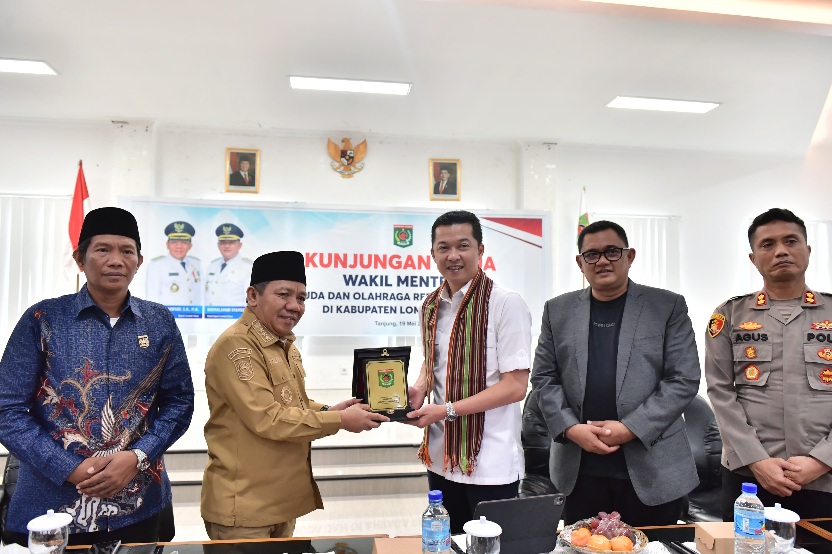 minta-dukungan-kemenpora-lombok-utara-akan-bangun-sekolah-olahraga