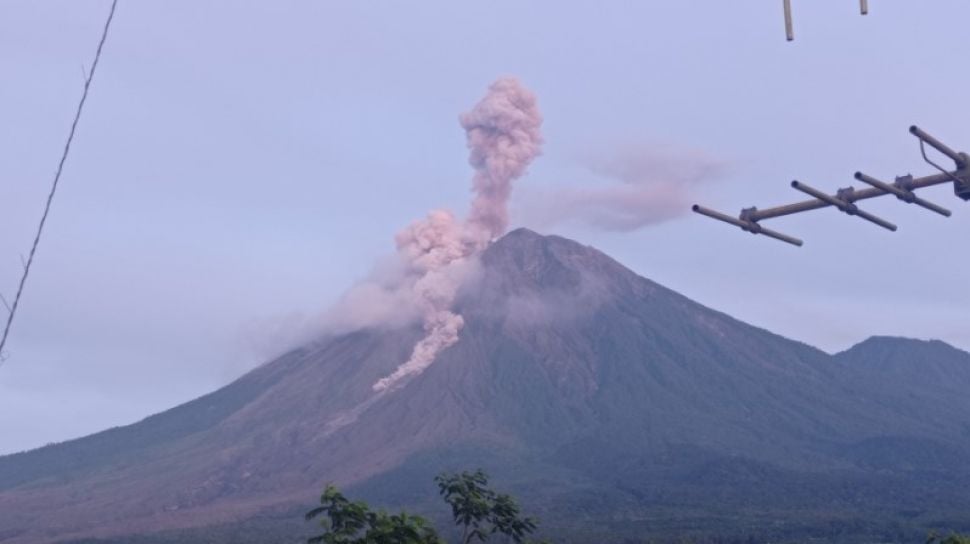 gunung-semeru-alami-119-letusan-dalam-24-jam-terakhir