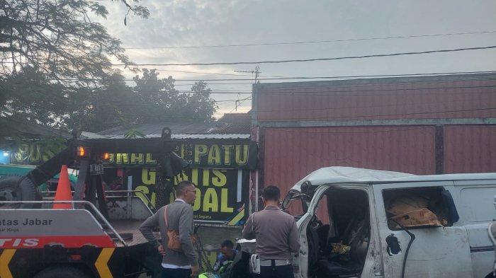 kecelakaan-truk-dan-minibus-di-katapang-1-tewas-dan-3-luka-luka
