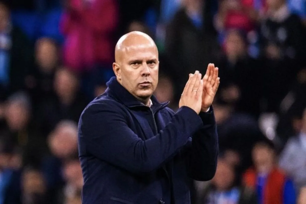 arne-slot-cemas-cedera-isak-usai-cetak-gol