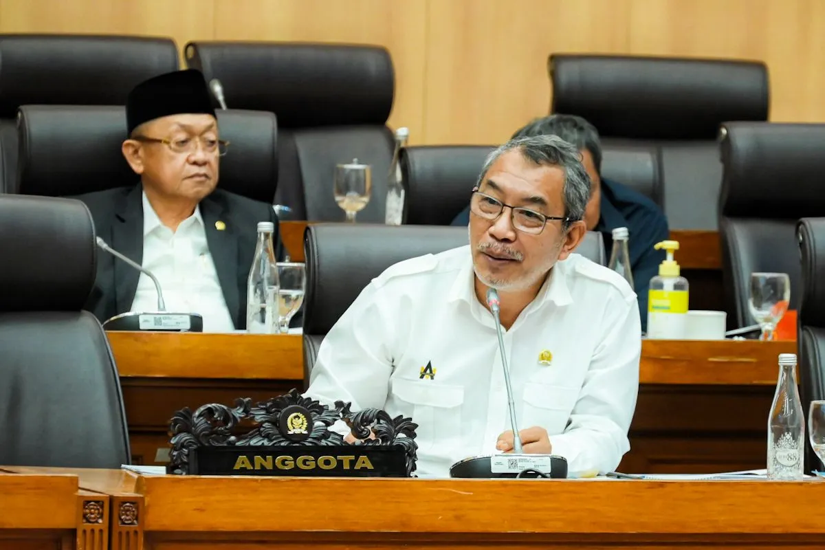 dpr-mesti-ada-evaluasi-total-terhadap-izin-tambang-di-raja-ampat