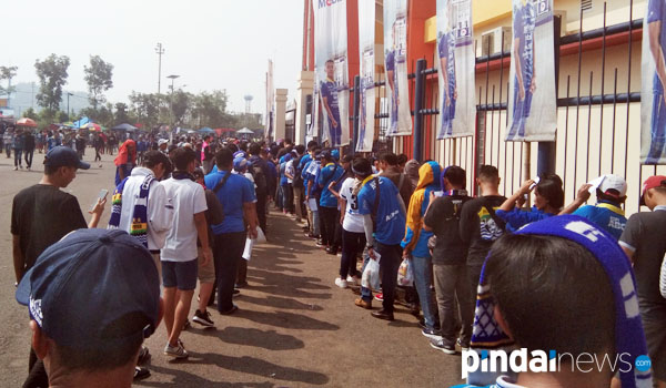 sosialisi-pencegahan-corona-panpel-persib-sediakan-hand-sanitizer