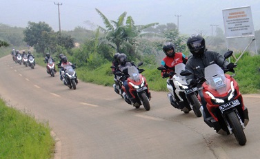 pelatihan-safety-riding-honda-menjadi-materi-ujian-di-smk