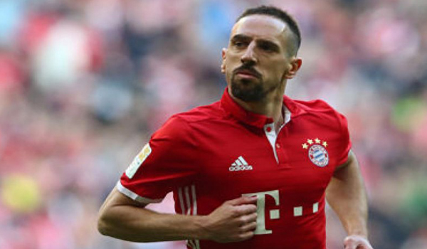 ribery-diskors-tiga-laga-akibat-mendorong-hakim-garis