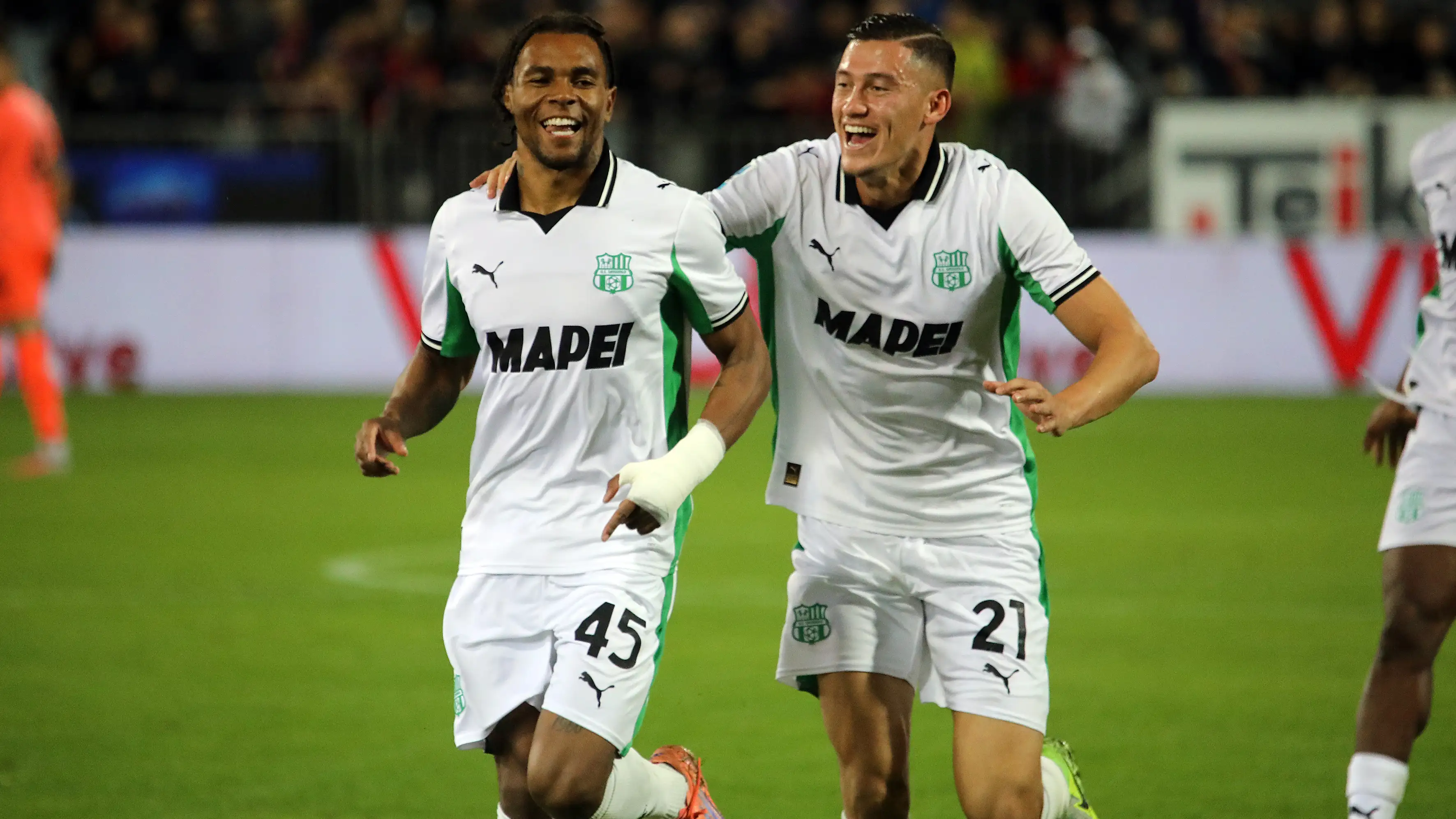 jay-idzes-bersinar-sassuolo-tundukkan-cagliari-2-1-di-serie-a