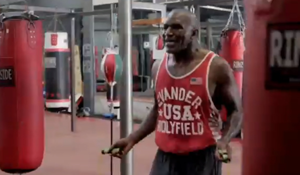 unggahan-video-latihan-mike-tyson-diikuti-holyfield