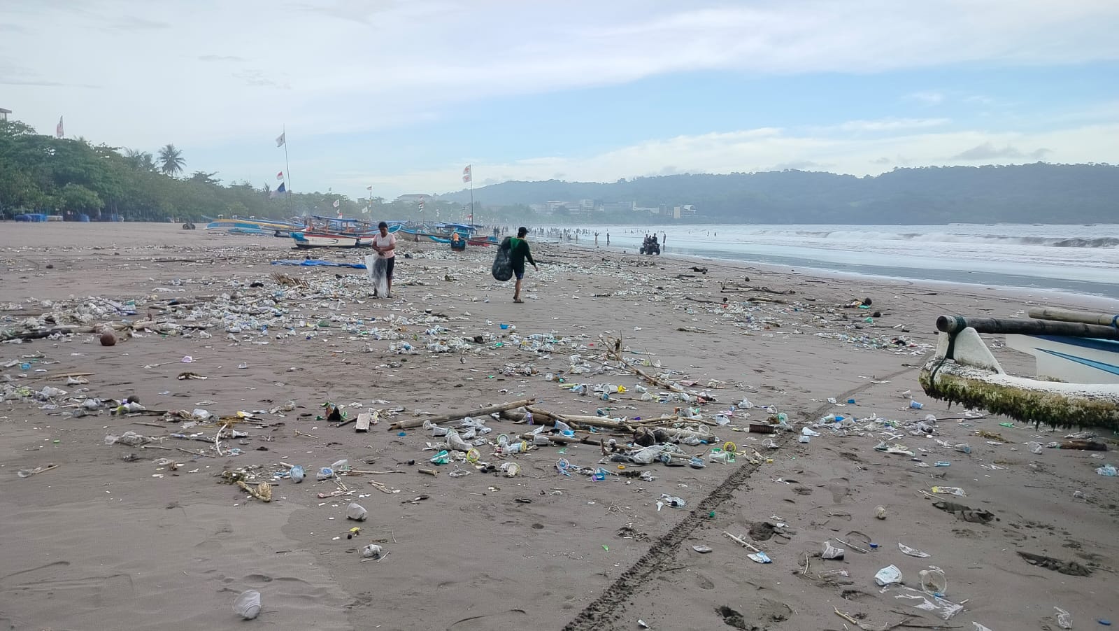 pantai-pangandaran-kotor-pelaku-usaha-diminta-perhatikan-lingkungan