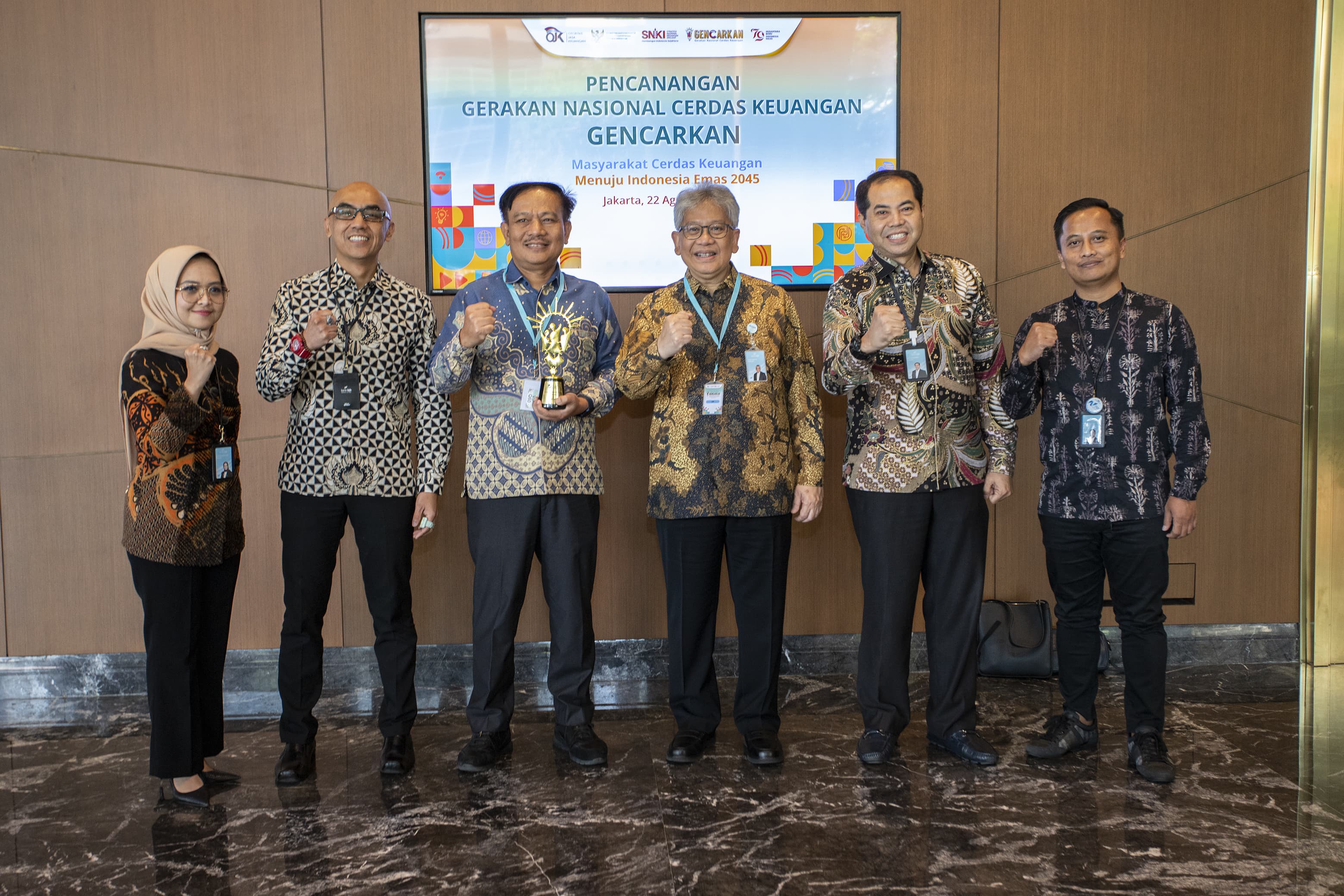 bjb-raih-duah-dua-penghargaan-financial-literacy-award-dari-ojk